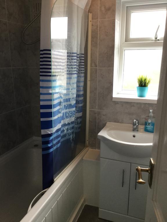 4 Bed House Next To Basildon Town Centre Villa Ngoại thất bức ảnh